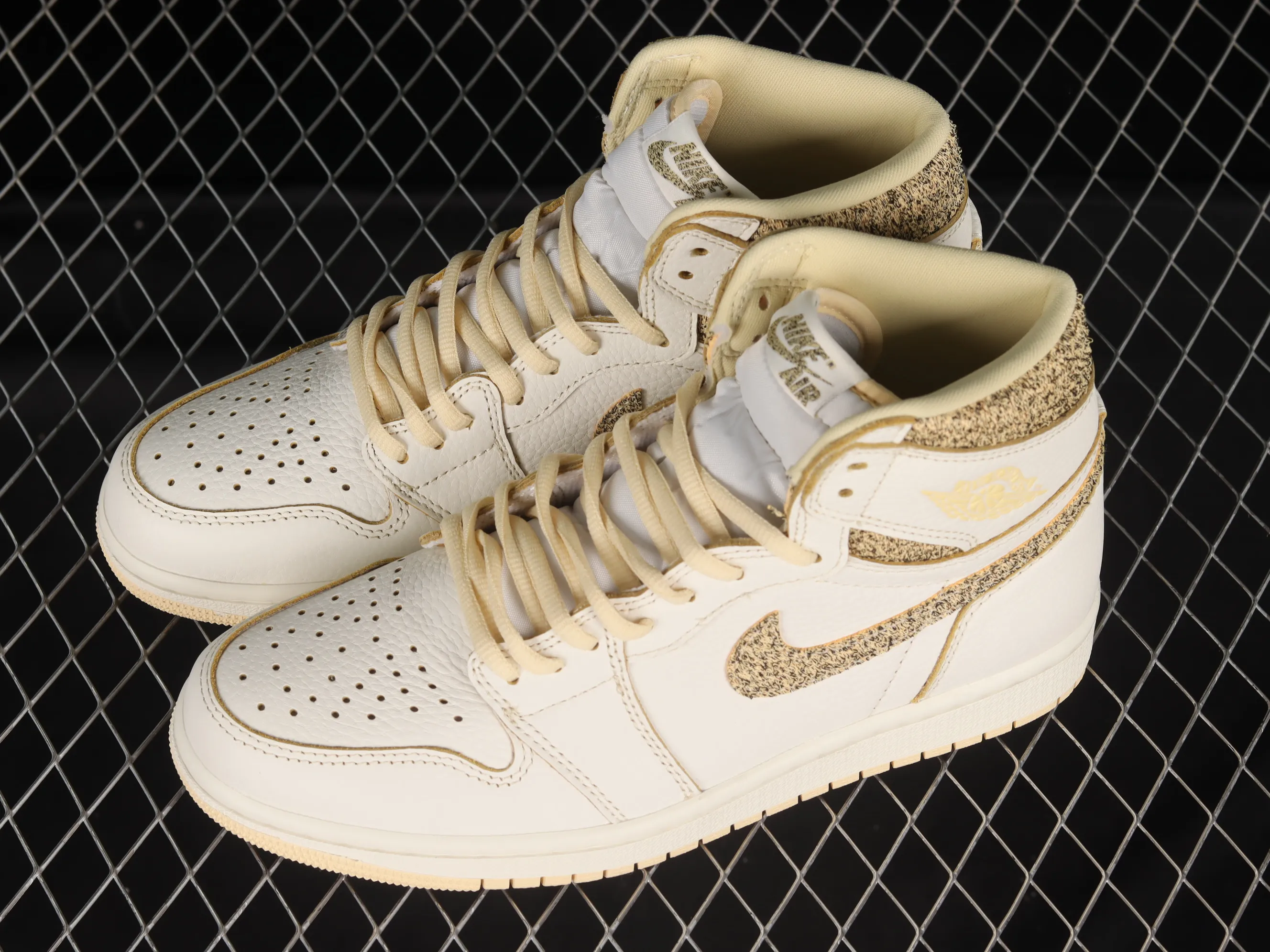All categories Air Jordan Jordan series basketball shoes Air Jordan 1 High Air Jordan 1 High OG "Vibrations of Naija" AJ1 Qiao 1 Xiaoxiangfeng high-top basketball shoes FD8631-100